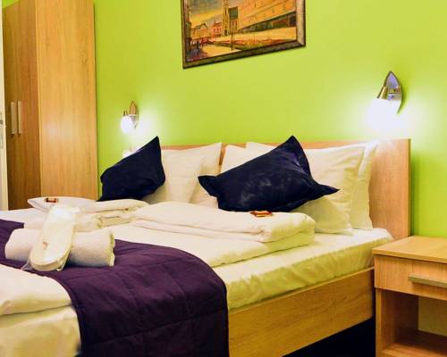 Novi triste Serbie Code promo fantastique pour Booking.com hôtel